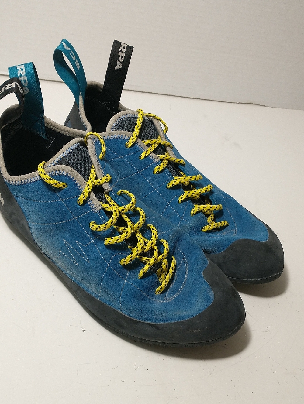 Scarpa Helix Blue and Yellow Women's Climbing Shoes, US 11 1/3, Euro 43 1/2